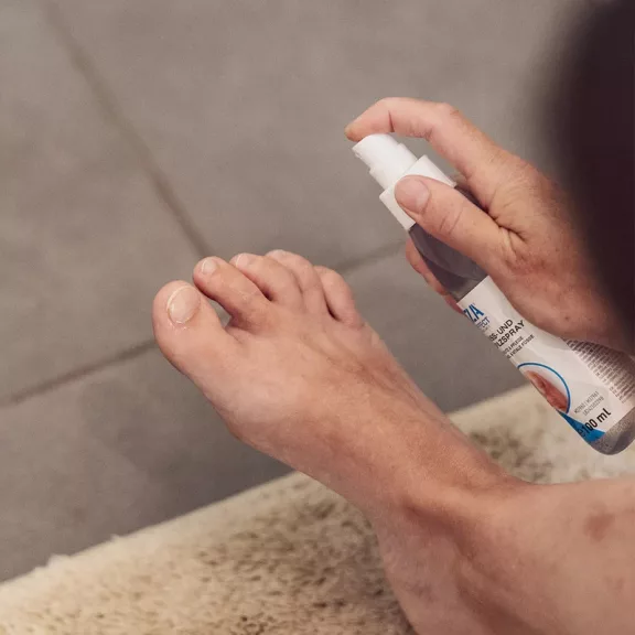 IZA Effect sprej na hygienickú starostlivosť o chodidlá a nechty – 2-dielna súprava